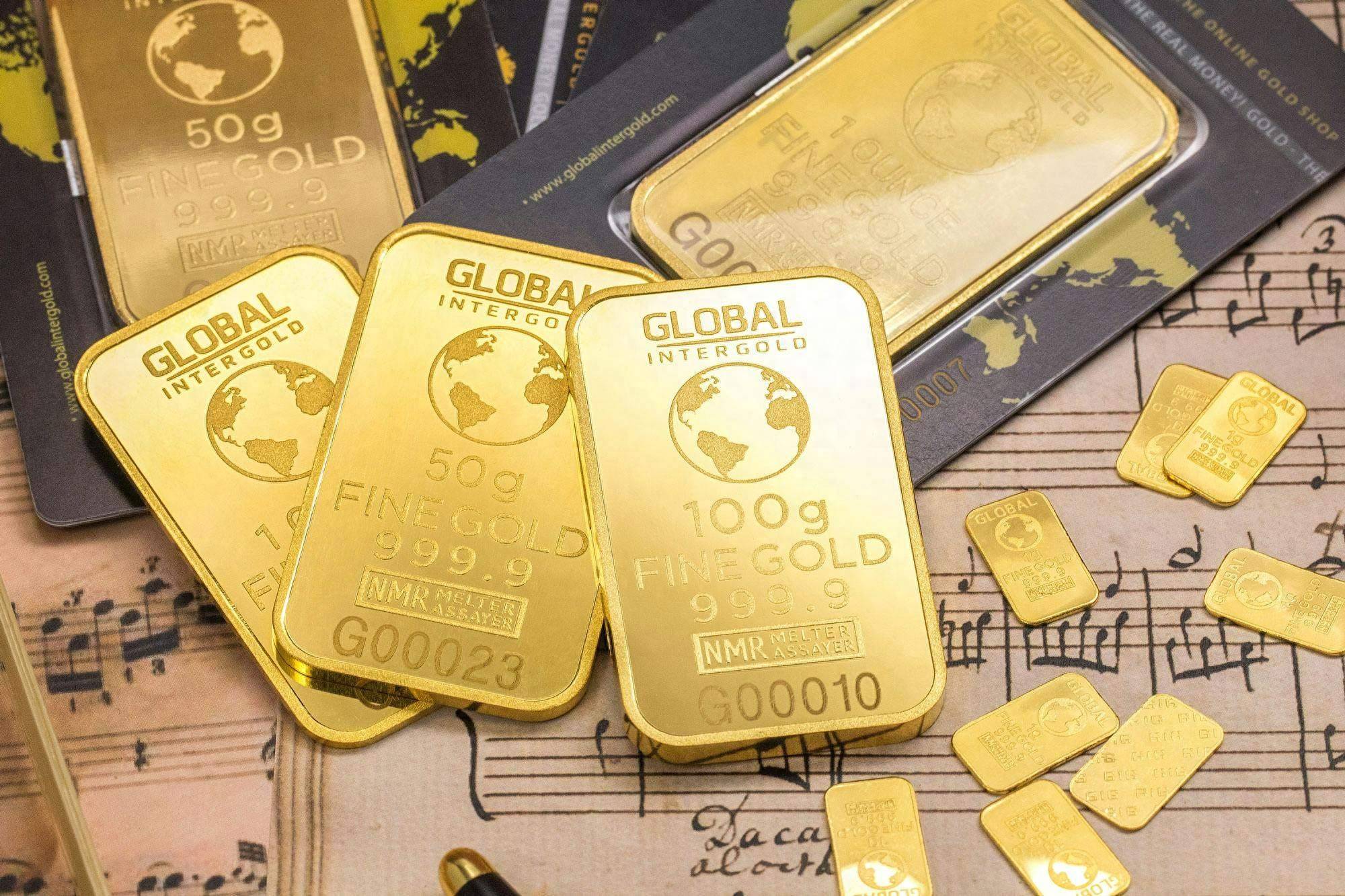 黄金期货套期保值原理：金饰企业如何对冲原料价格波动示意图