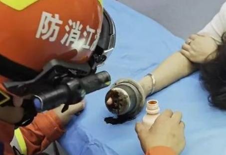 厨房里的这个小洞,千万别用手指去试探!已有人“中招” (pic2) 厨房里的这个小洞,千万别用手指去试探!已有人“中招” (pic2)
