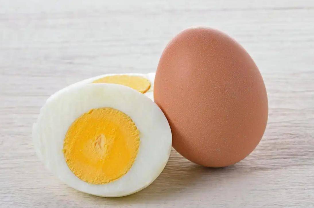 原创            鸡蛋再次成为被关注对象！医生再三强调：吃鸡蛋时，多留意这3点
