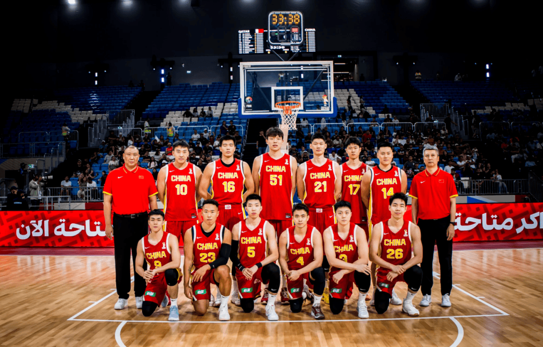 中国男篮一场大胜，杨瀚森终于打舒服了