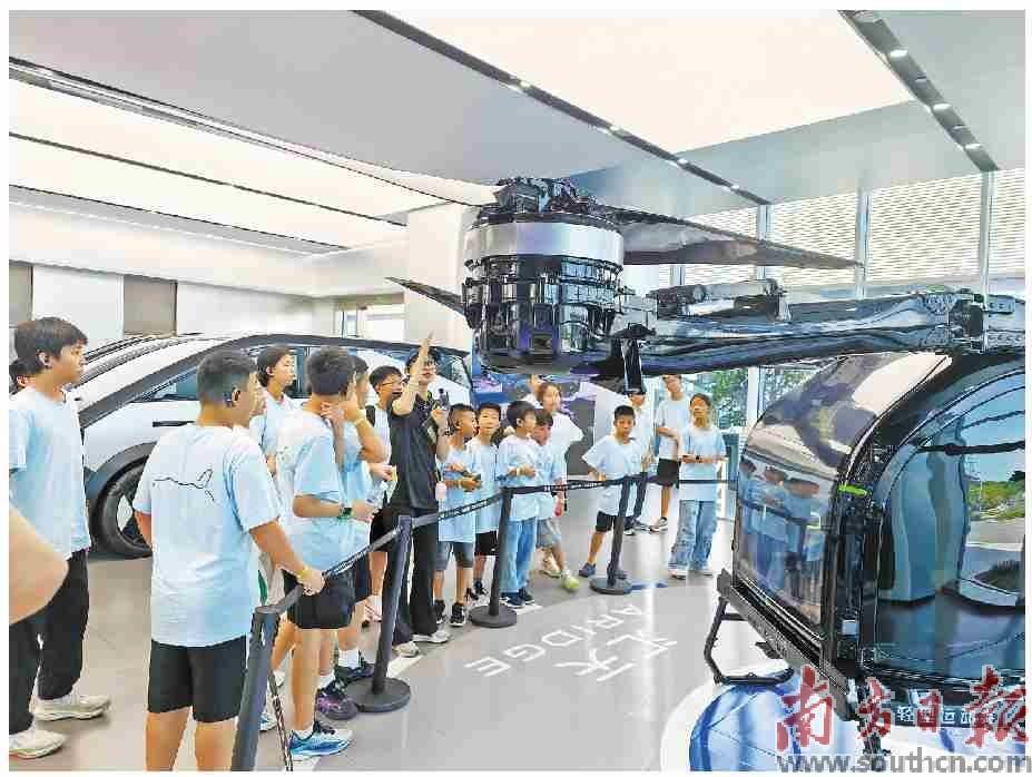 触摸前沿科技 感受书香魅力