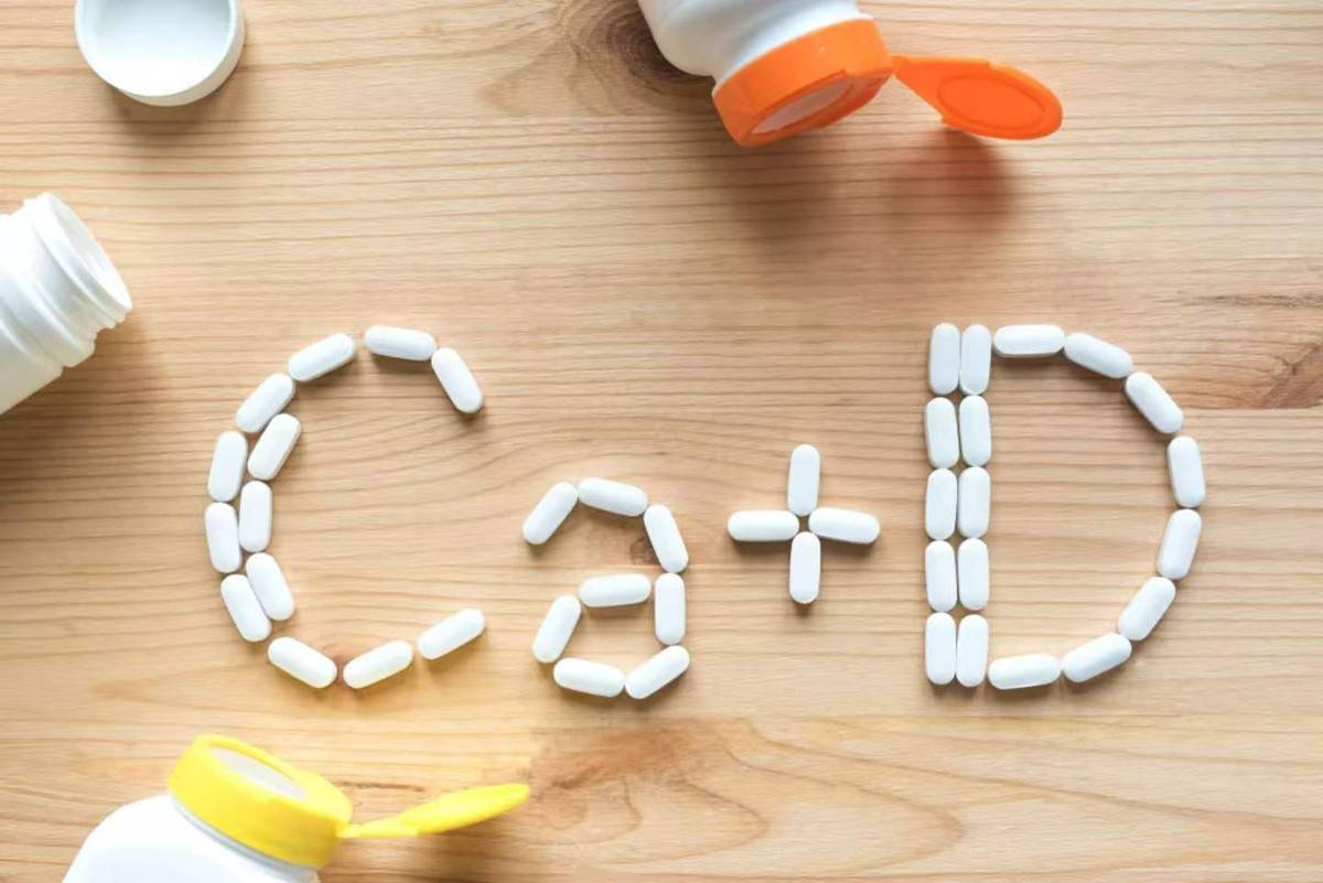原创            吃钙片与不吃钙片的老人，会有什么区别？医生说出实话，来看看