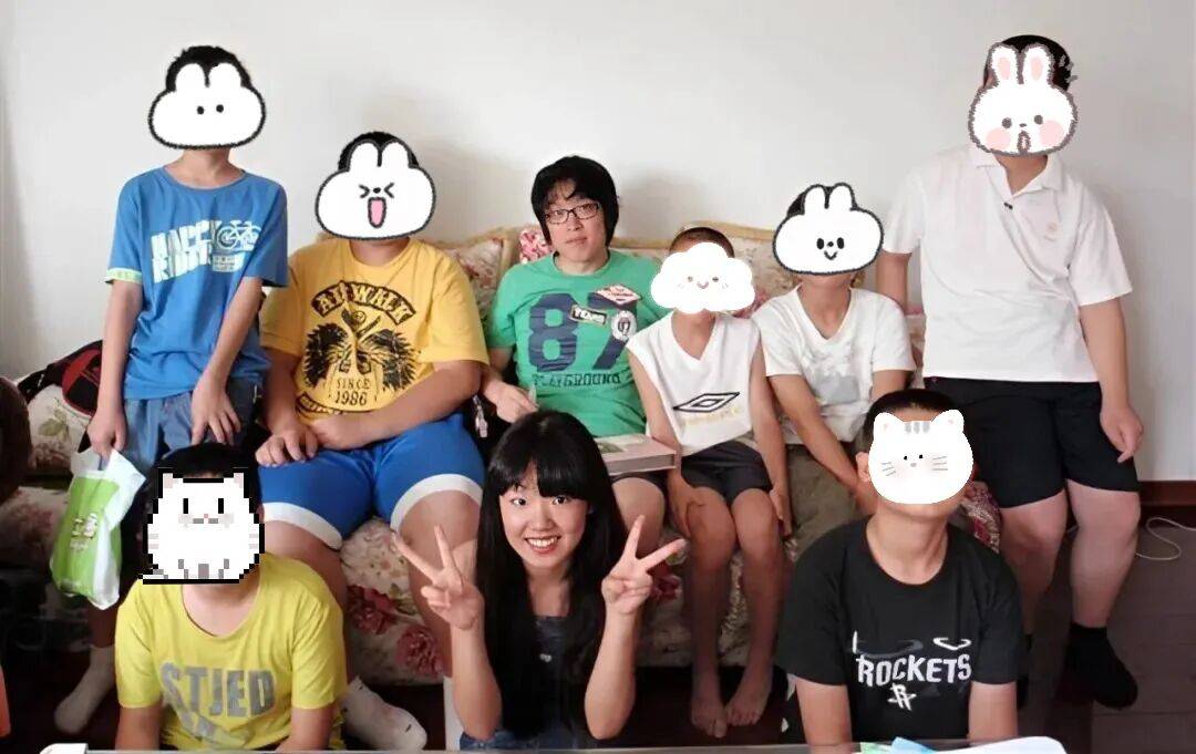 和童年顶流做邻居，这事我藏了很多年