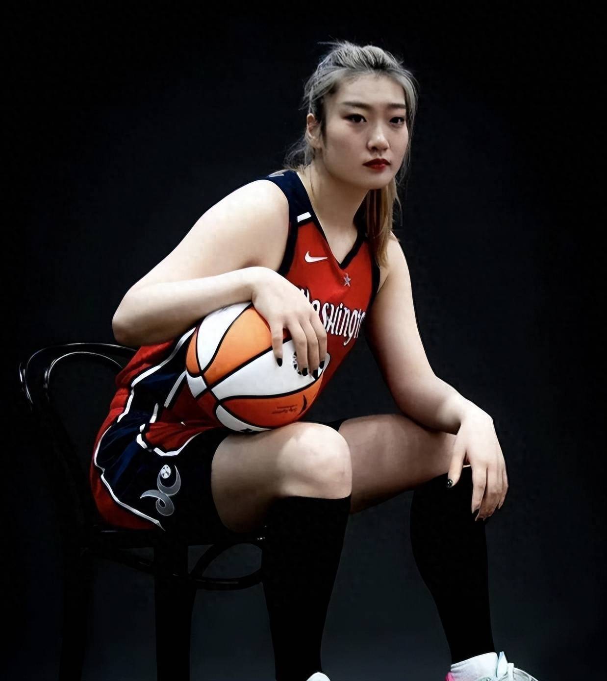落选世界杯不代表离开！李梦15个月无球可打，但她的心还在女篮