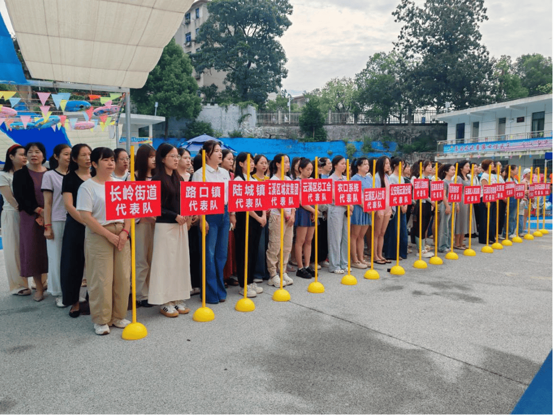 云溪区总工会开展“中国梦 劳动美”女职工游泳比赛