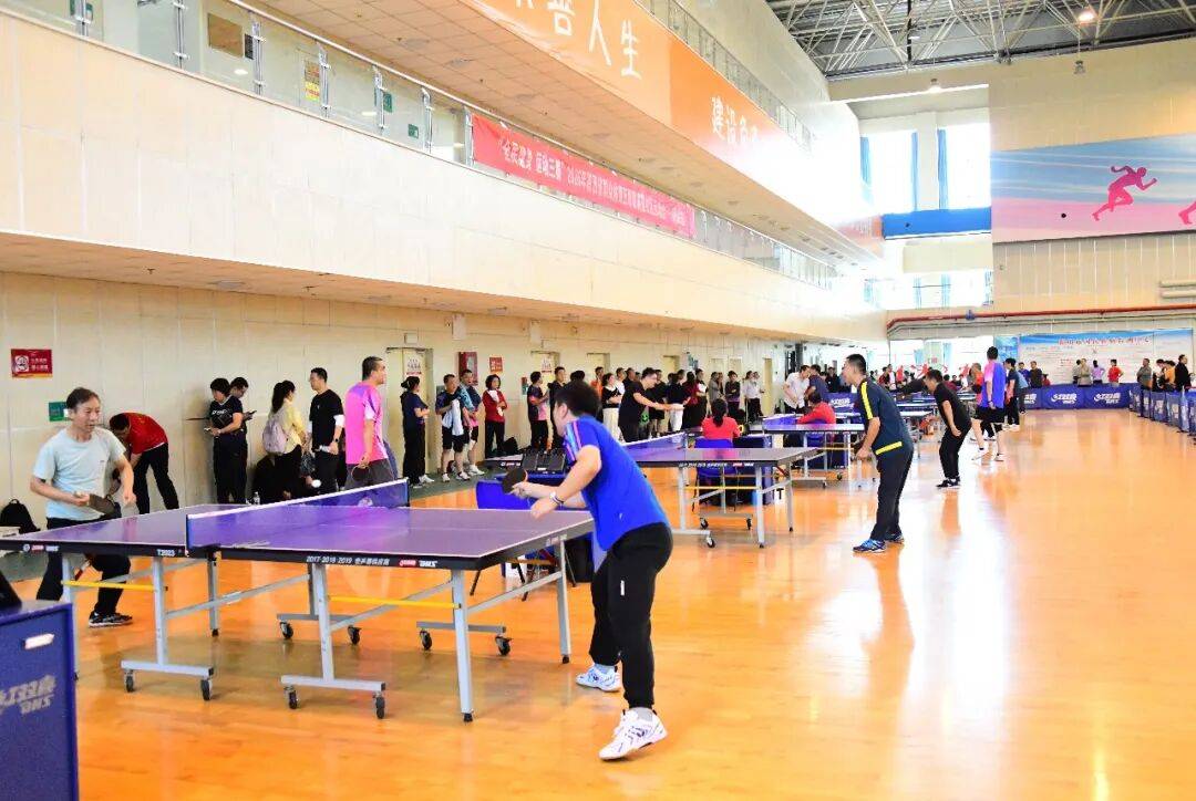 铜川市第二届全民健身运动会行业组乒乓球、羽毛球挥拍开赛