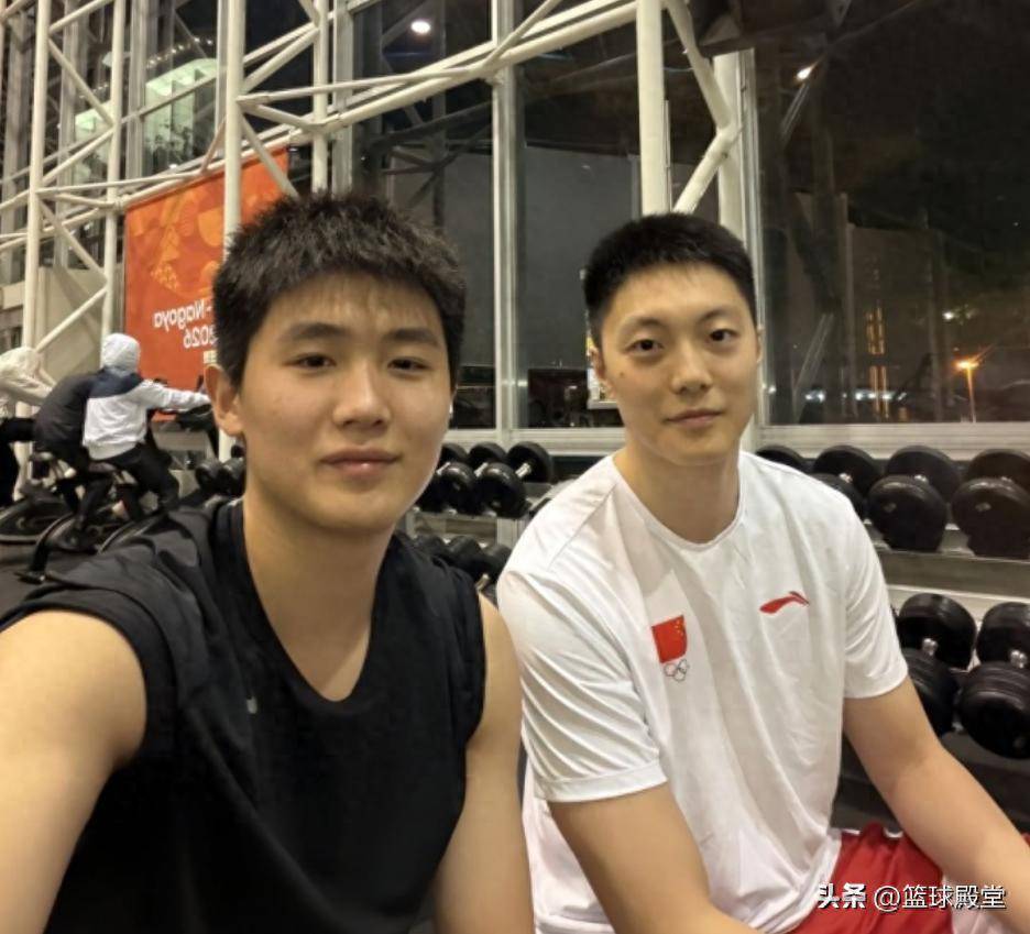 保持自律！李悦洲闪图与胡明轩、崔永熙加练，强度不错满头大汗