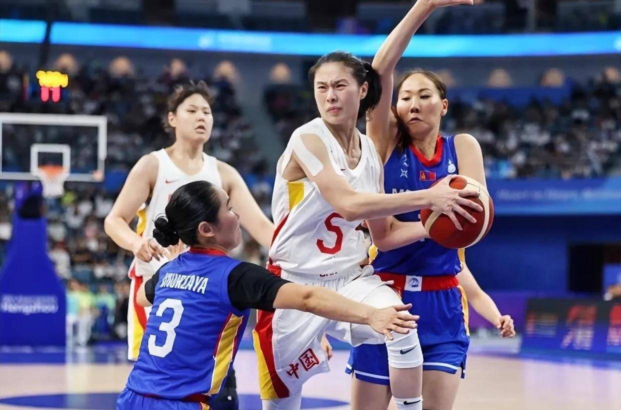 亚运会女篮小组赛收官！八强全部诞生，中国女篮迎来劲敌，硬仗才刚刚开始