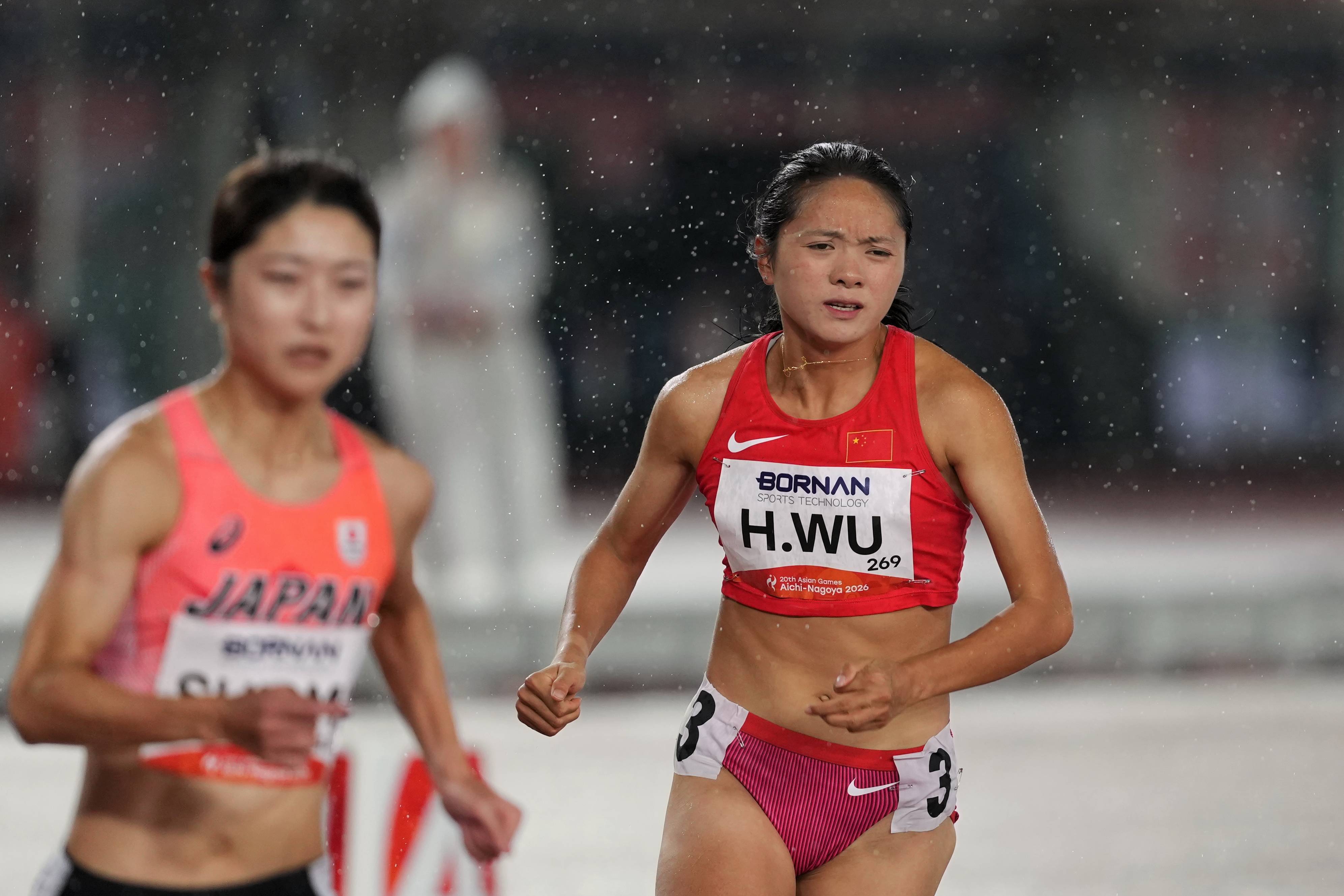 亚运会｜吴洪娇女子800米小组赛第三晋级决赛，李国锋拳击男子70公斤级获第五名