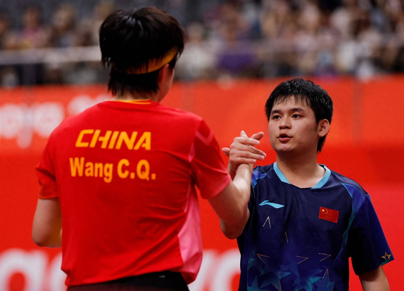 正好侃球｜林诗栋4比0横扫王楚钦，三金一银加冕新生代领军人