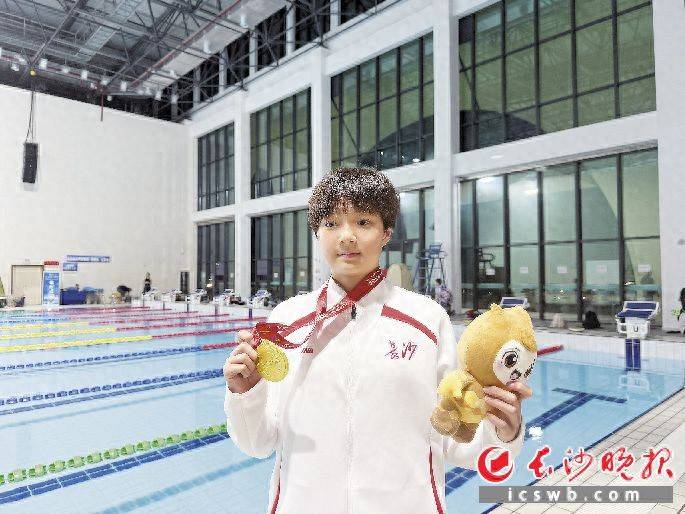 15岁长沙妹子胡芊翯坚持游泳训练8年，今年为国出赛拿到三金｜00后：青春当燃 礼赞祖国