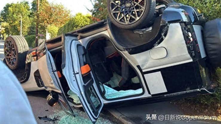 同一路段又翻一辆？英超球星路上发生侧翻事故，人没事但警钟敲响