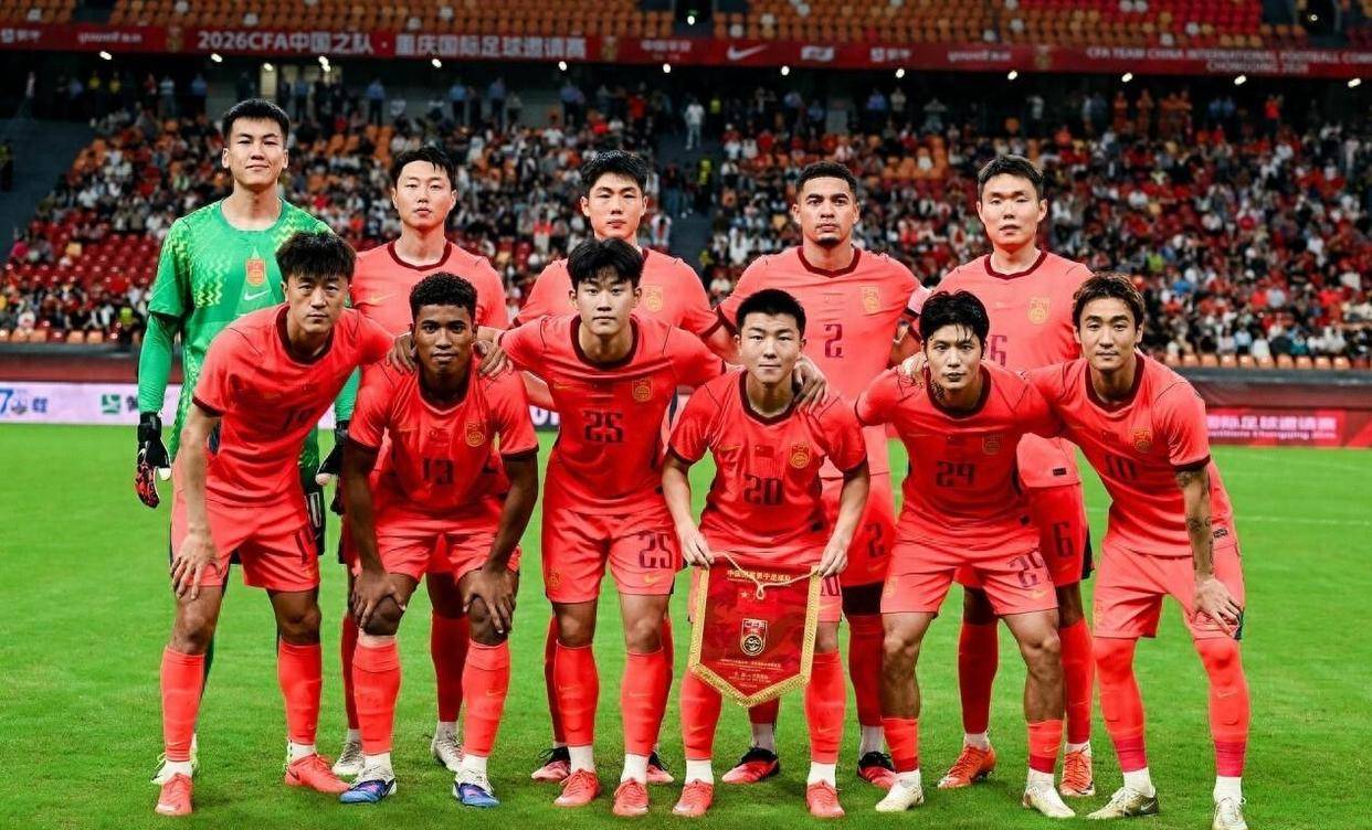 国足今夜迎战塔吉克斯坦，首发出炉：门将换成刘殿座，队长韦世豪，首发大换5人
