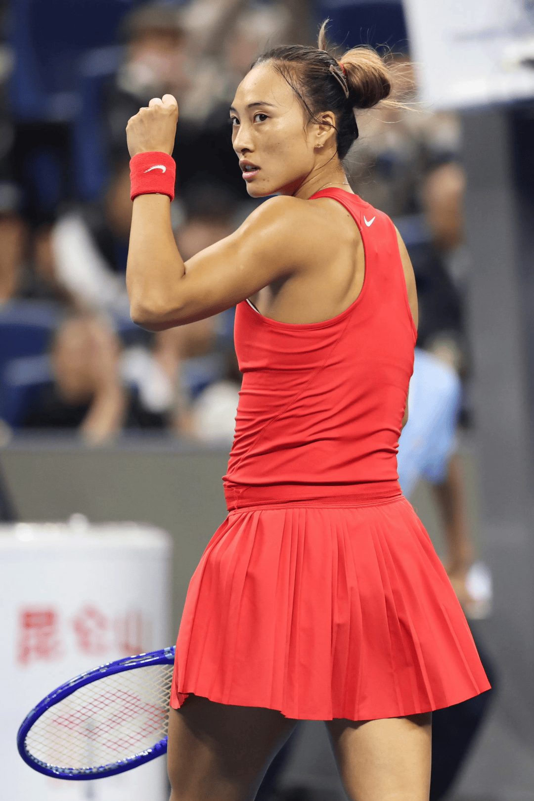 郑钦文2-0完胜梅尔滕斯晋级决赛，创造中网女单中国球员最好成绩，将与安德列娃争冠