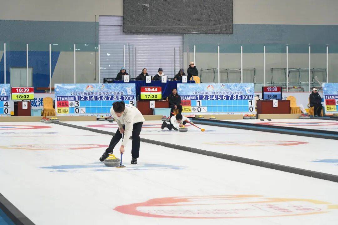 冰壶项目首次走进临港区!威海冰上运动中心迎来“冰上国际象棋”首秀