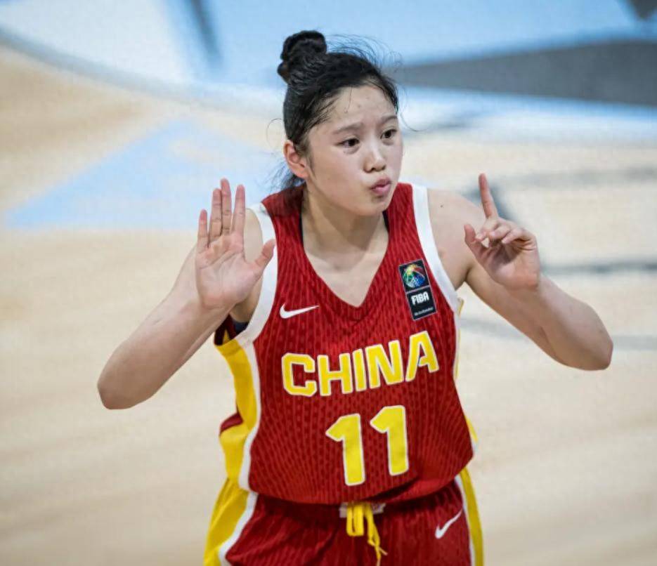 女篮新希望！单场35分10助攻，17岁1米78新星，打法酷似李梦？