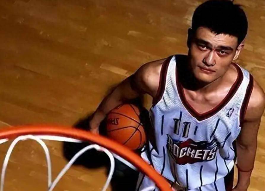 拒绝体育局安排，退役16年，姚明现在级别年薪如何？