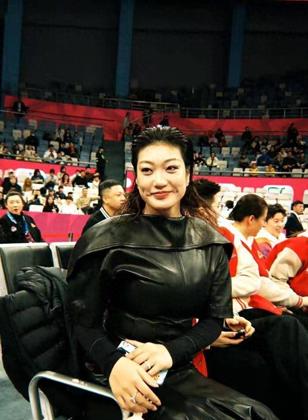 31岁李梦现状：屡次落选没比赛，早已资产破亿，各地游历太潇洒