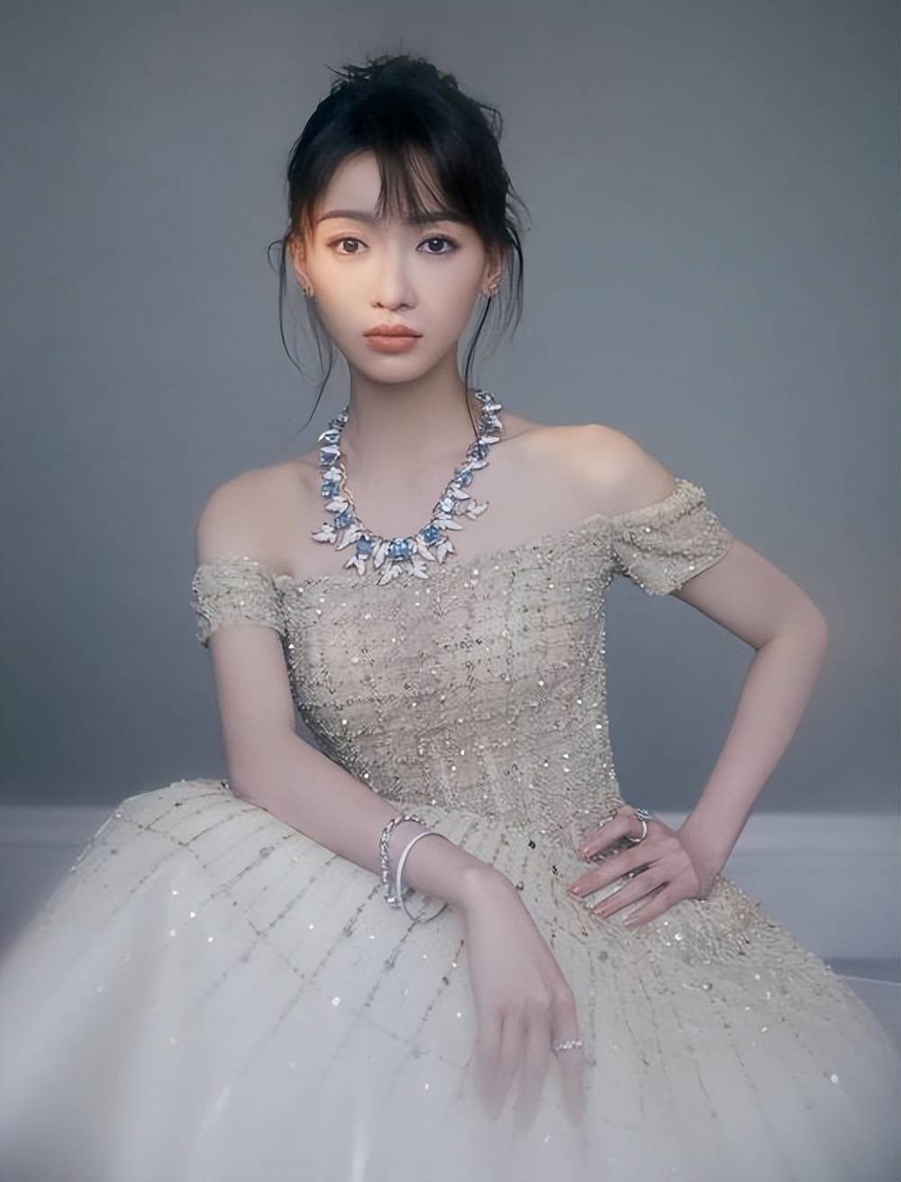 吴谨言小腹隆起疑似怀二胎