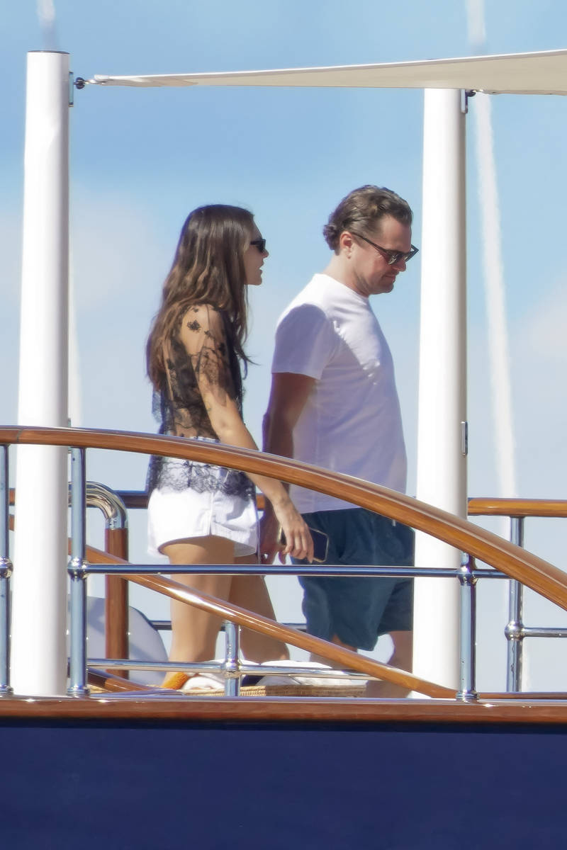 “小李子”与女友出海维多利亚穿比基尼身材超辣