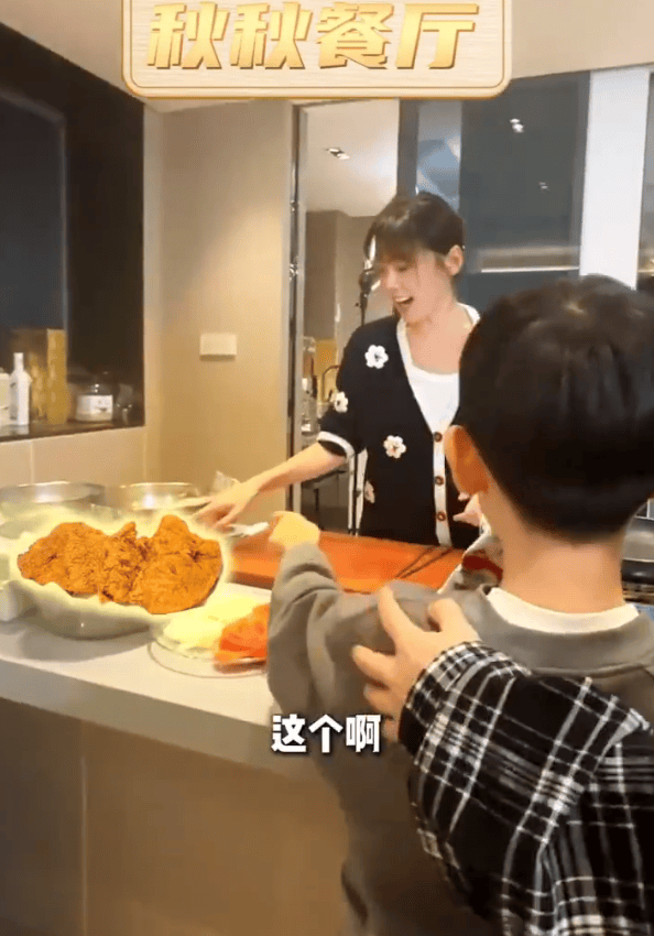 秋瓷炫给儿子制作豪华汉堡！啪嗒夸妈妈做的最好吃