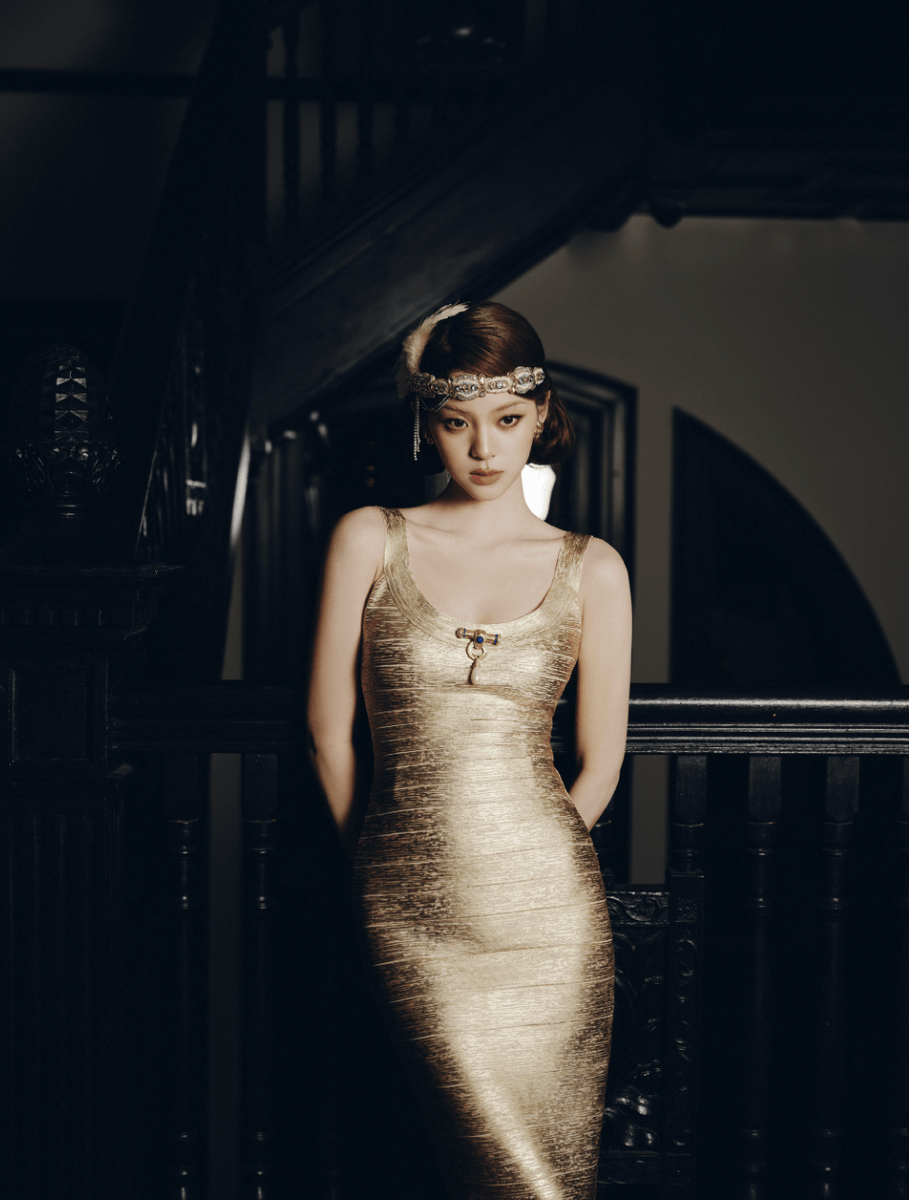 欧阳娜娜金裙摆凸显好身材 绚烂光泽裹着柔缓绮梦