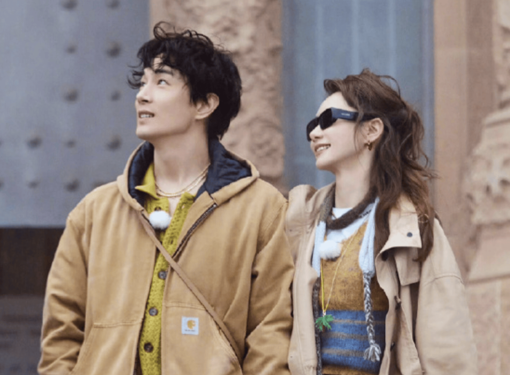 戚薇李承铉一家新加坡度假 犬子颜值出挑气质灵动