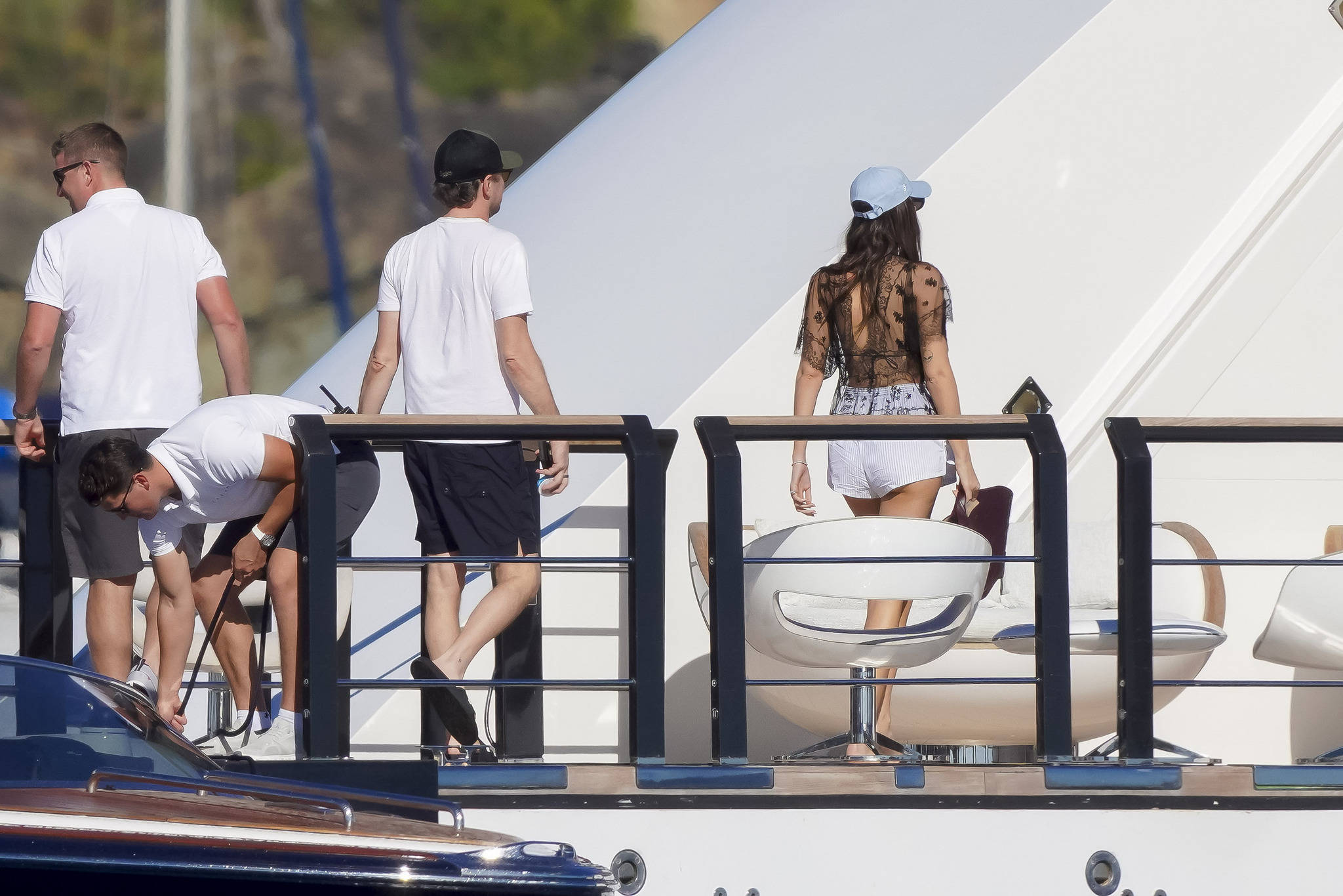 “小李子”与女友出海维多利亚穿比基尼体魄超辣