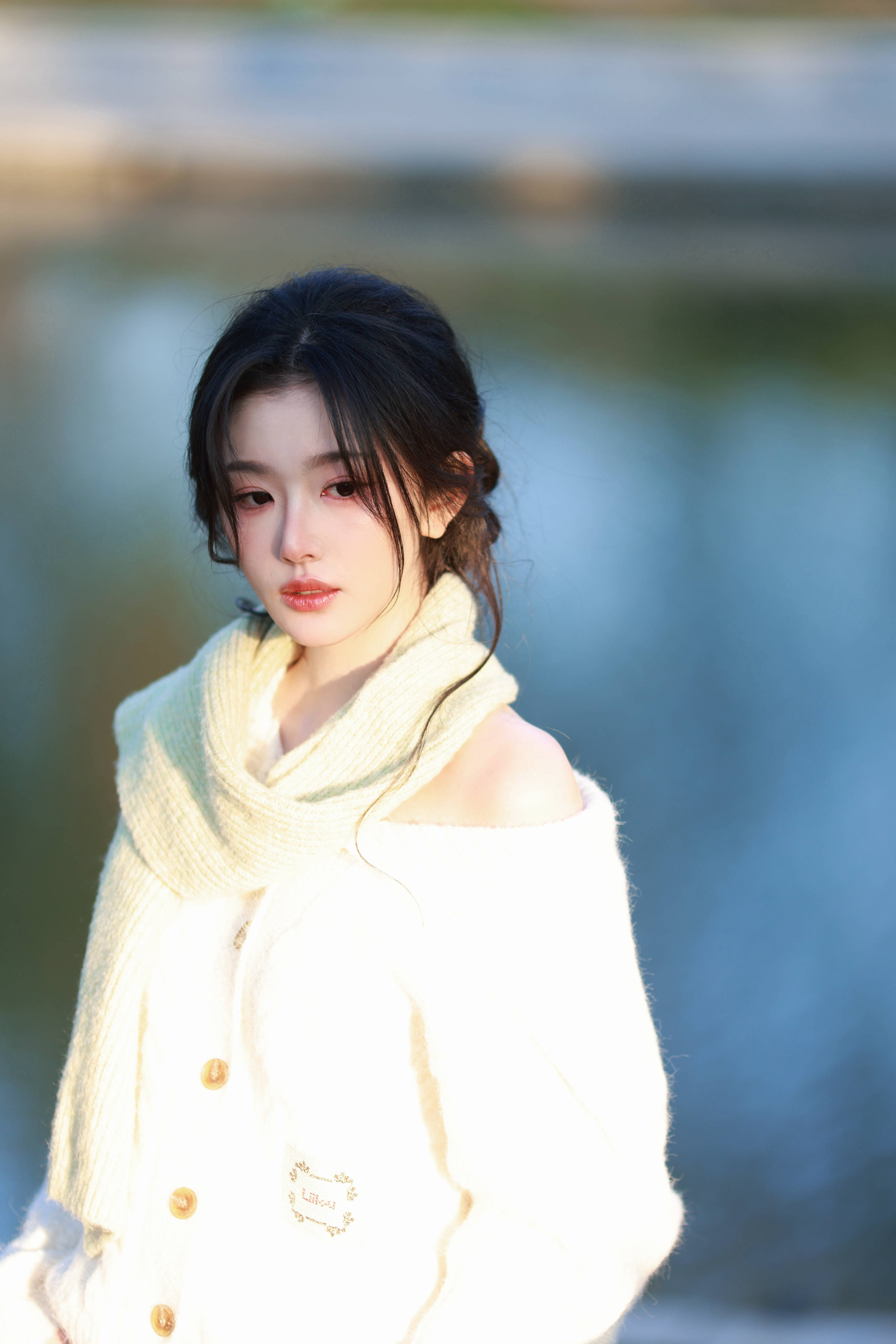 孔雪儿穿白毛衣视力清凉忧郁 小秀香肩破灭感满满