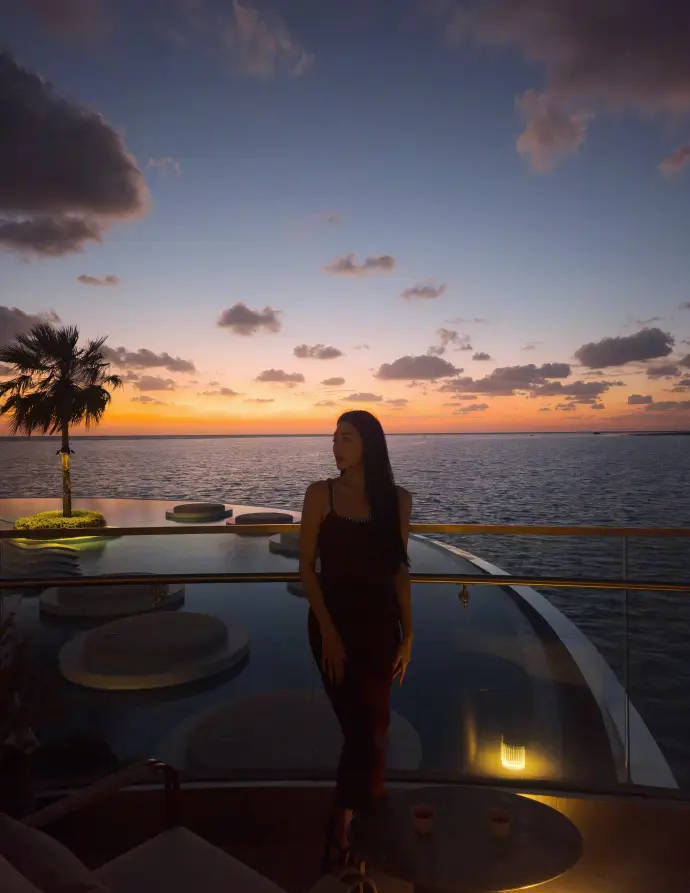 张雨绮体魄绝了！晒海边好意思照秀出唯妙弧线