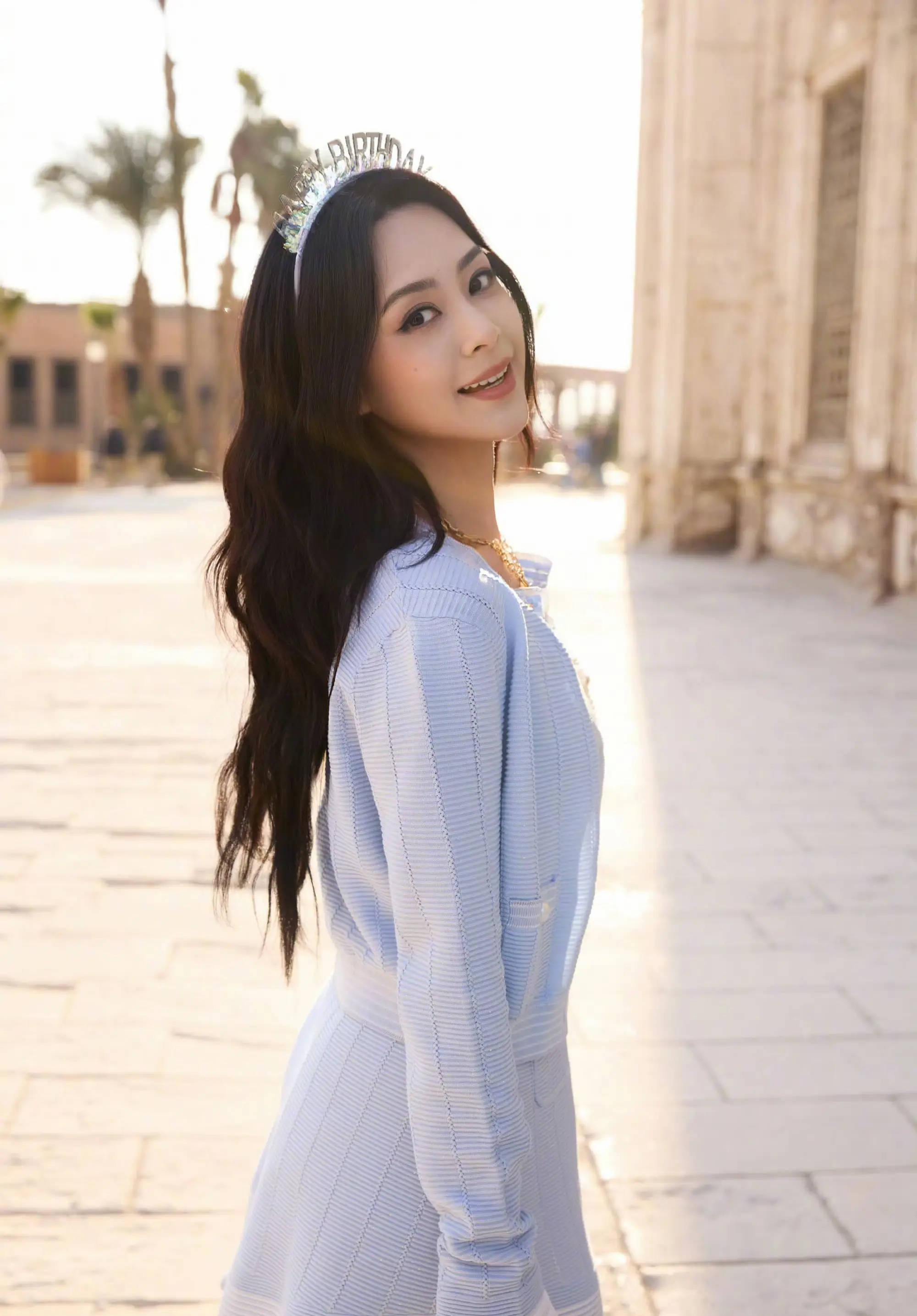 钟欣潼诞辰跻身花海 霍汶希卡点送祝愿脸色满分