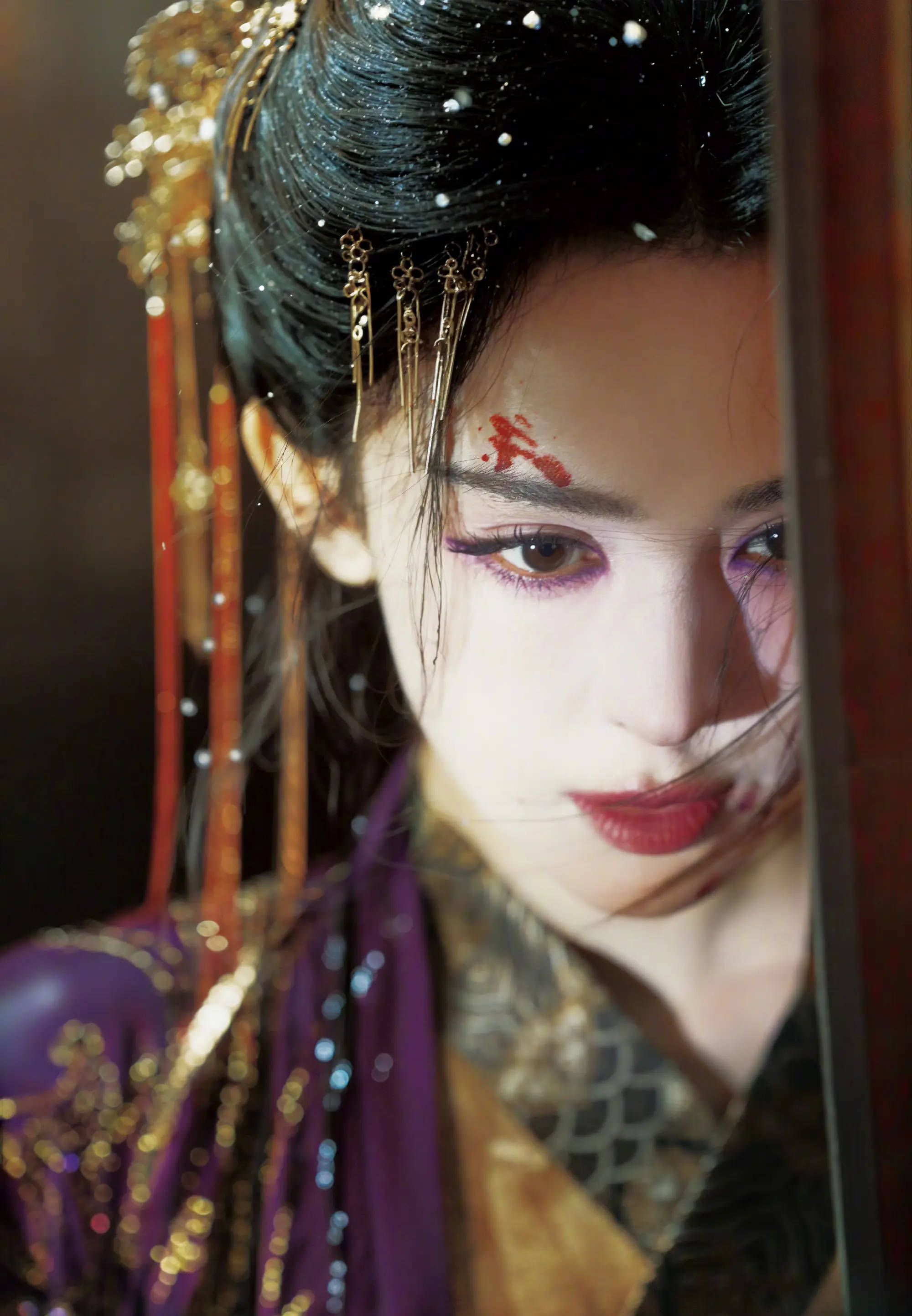 古力娜扎紫金古风裙配花钿 冷艳幻灭气质凉爽